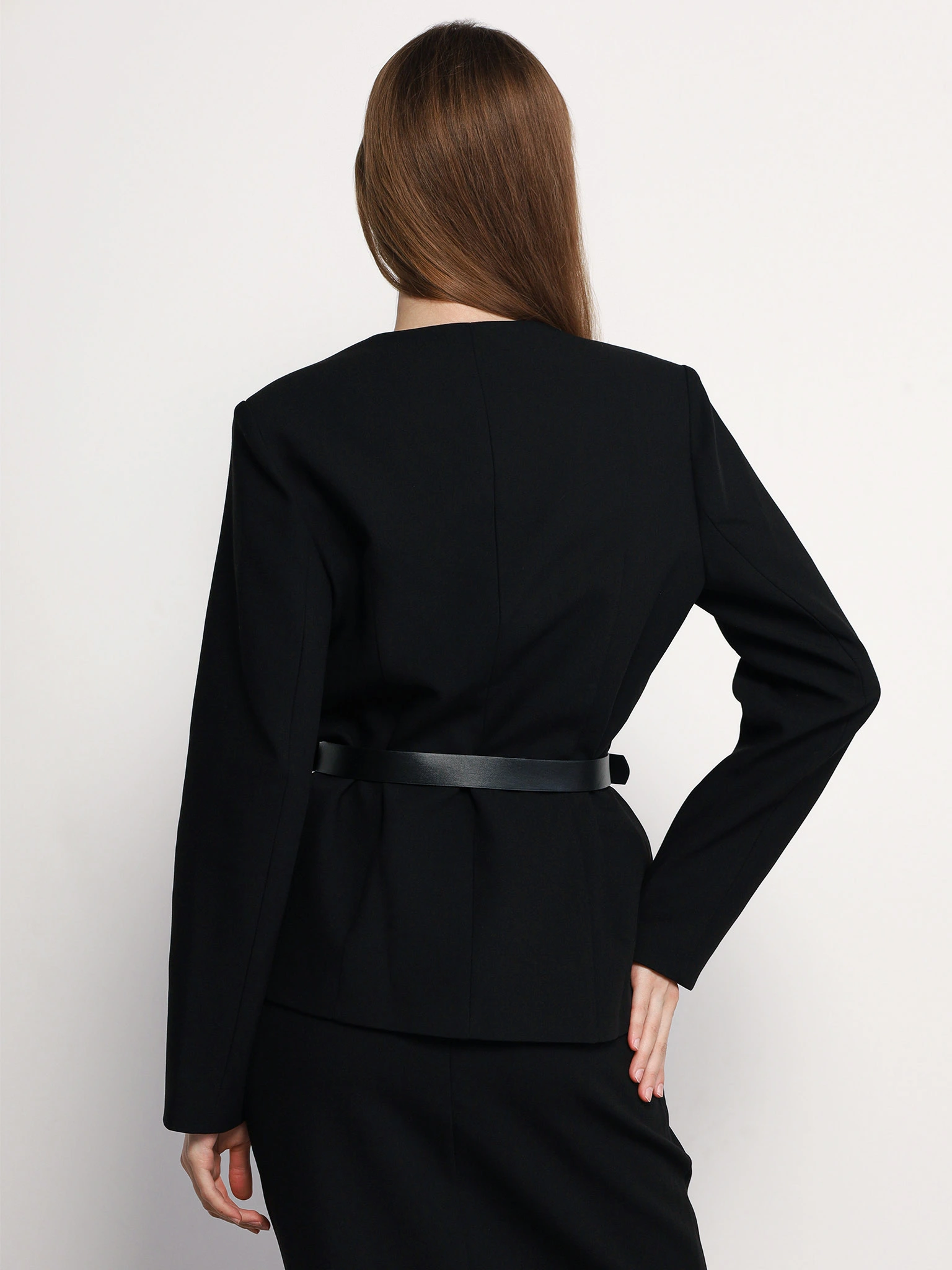 Жакет черного цвета прямого кроя